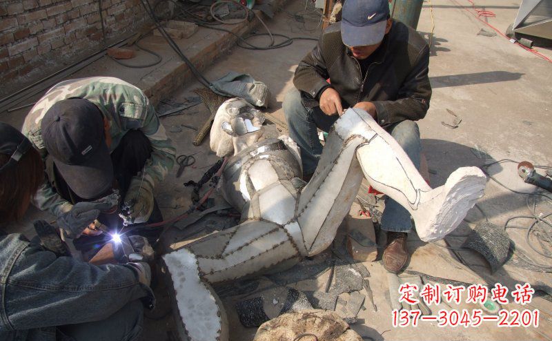 不锈钢锻造人物雕塑