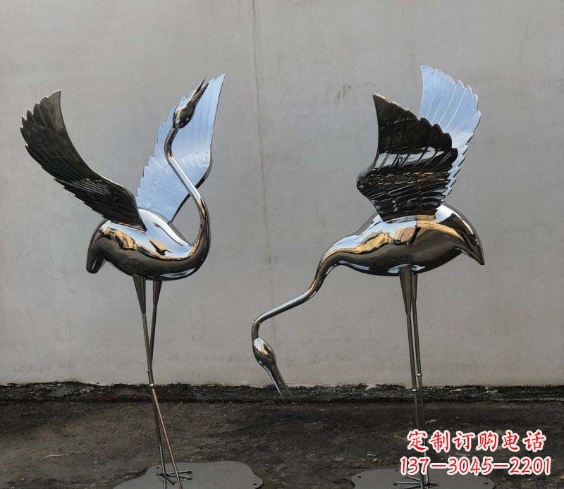 不锈钢锻造仙鹤展翅雕塑