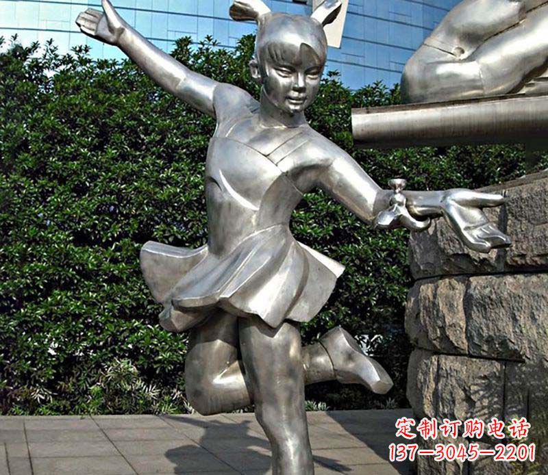 不锈钢儿童踢毽子雕塑传承传统文化 不锈钢儿童踢毽子雕塑传承传统文化