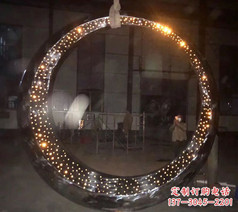 不锈钢发光月亮雕塑1