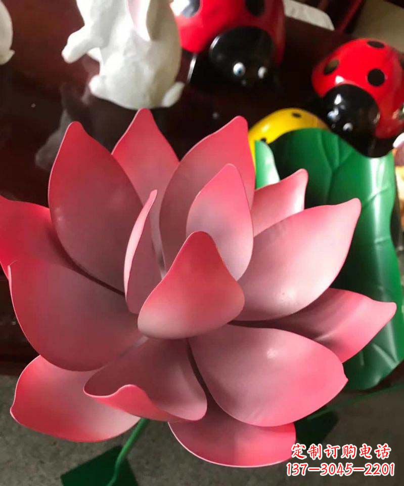 不锈钢仿真荷花雕塑