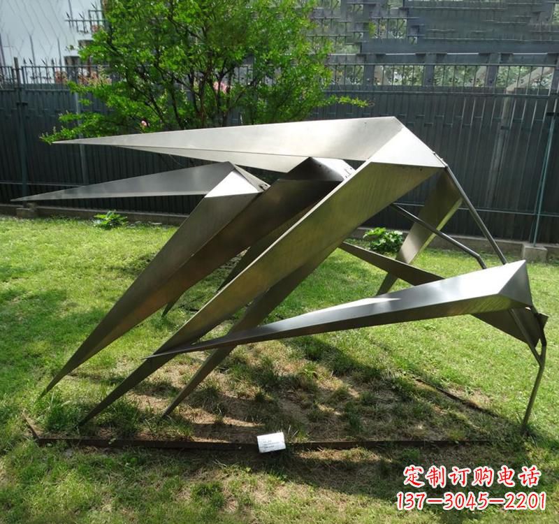 不锈钢风竹镜面雕塑