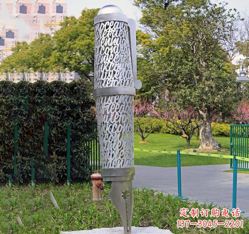 不锈钢钢笔雕塑2