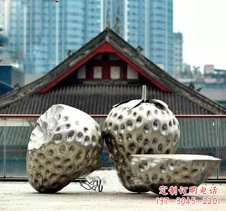不锈钢公园草莓雕塑
