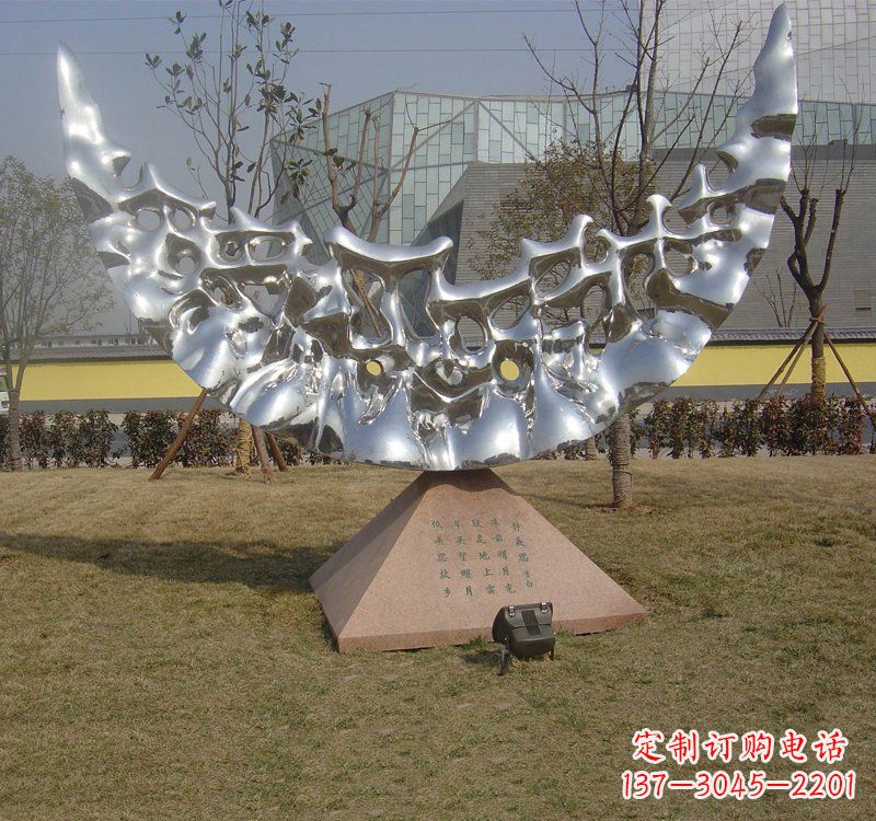 不锈钢公园抽象月亮雕塑