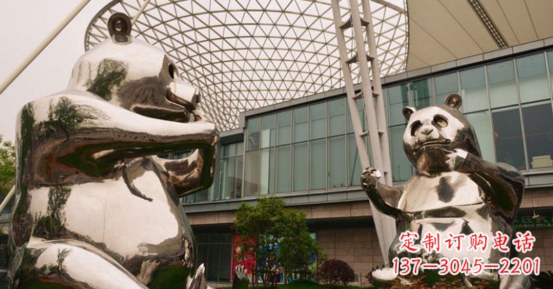 不锈钢公园动物镜面熊猫雕塑