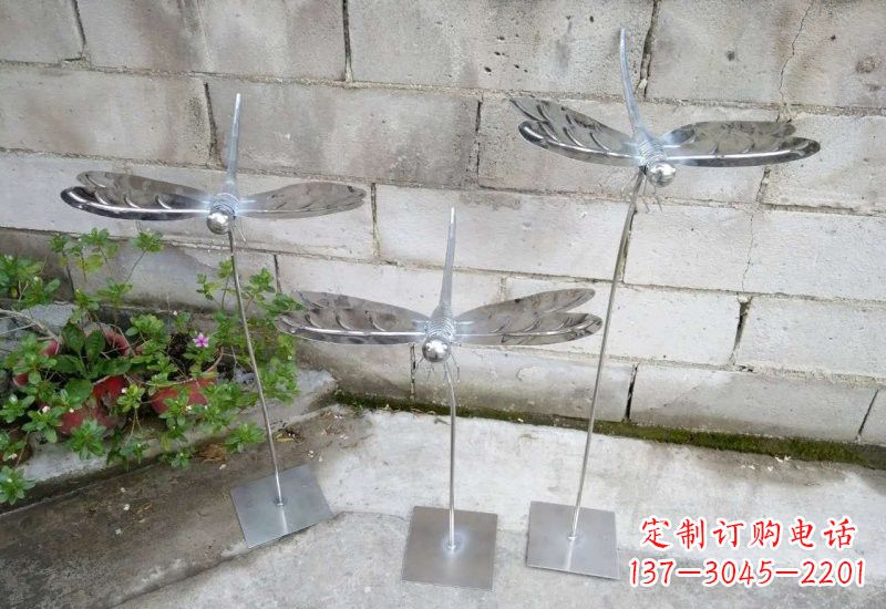 不锈钢公园动物镜面蜻蜓雕塑