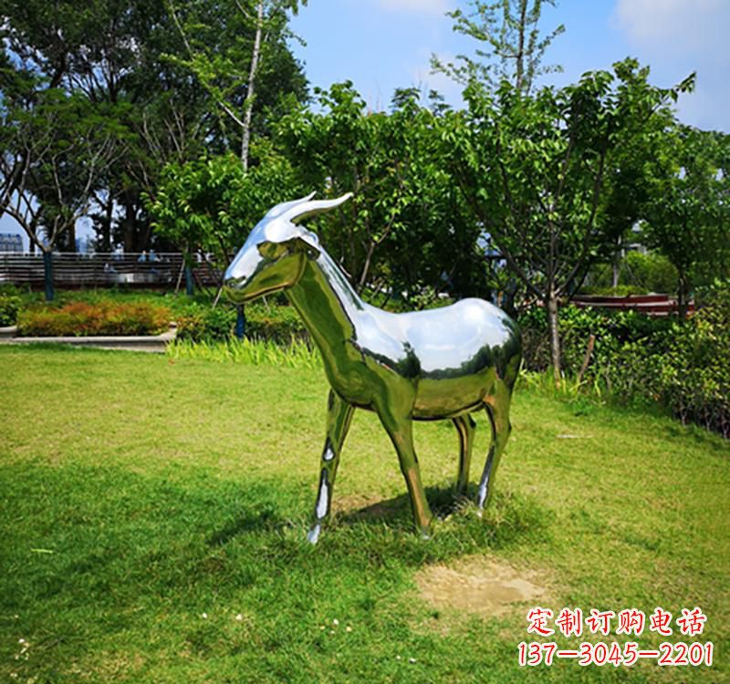 不锈钢公园动物镜面羊雕塑
