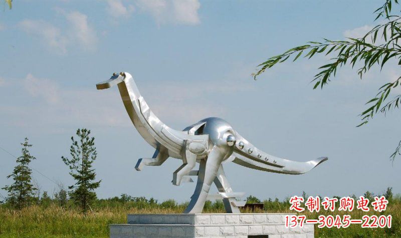 不锈钢鸭嘴龙雕塑艺术与自然完美结合 不锈钢鸭嘴龙雕塑艺术与自然完美结合