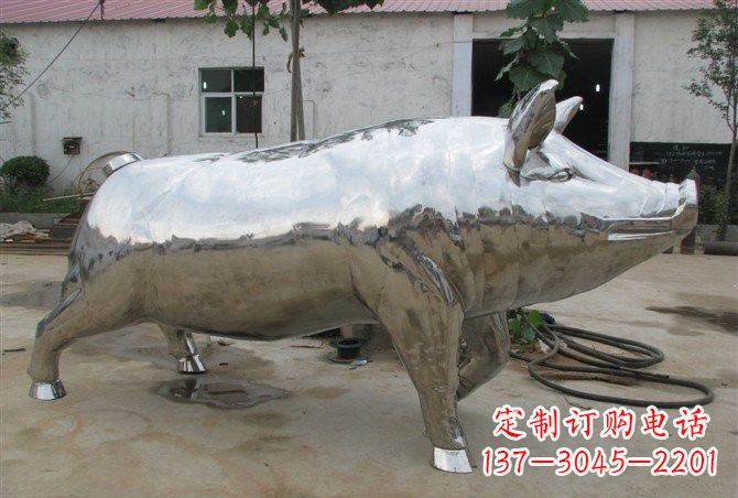 不锈钢公园动物猪雕塑精美雕塑展现完美美学 不锈钢公园动物猪雕塑精美雕塑展现完美美学