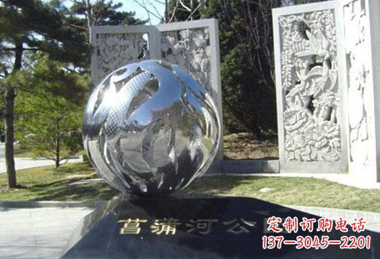 不锈钢公园镜面镂空球雕塑