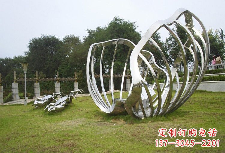 不锈钢公园螃蟹和贝壳雕塑