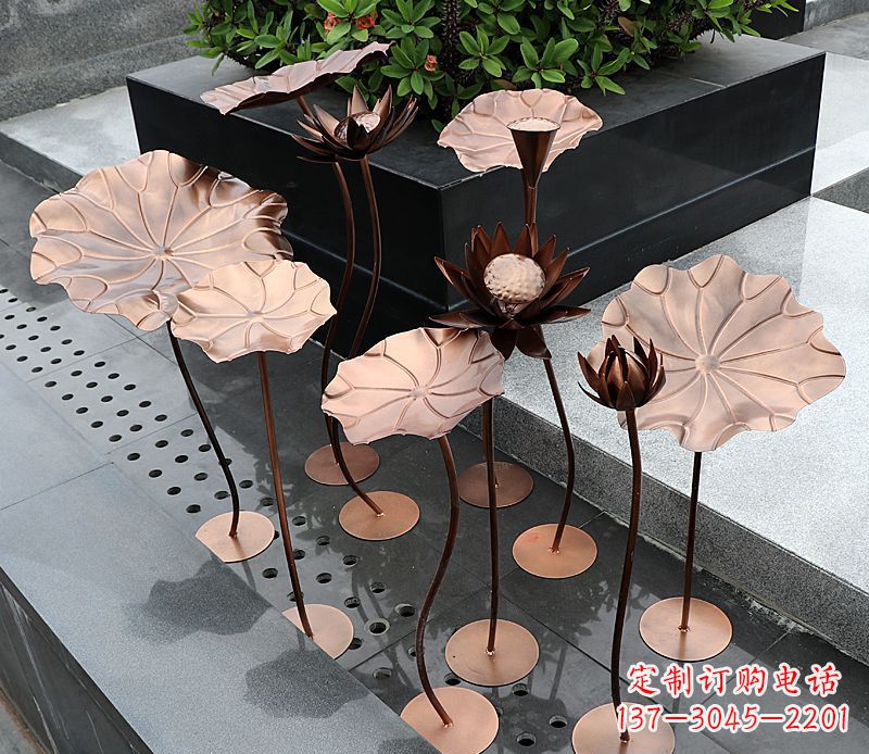 不锈钢古铜色荷花雕塑1