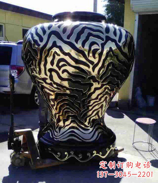 不锈钢广场大花瓶雕塑