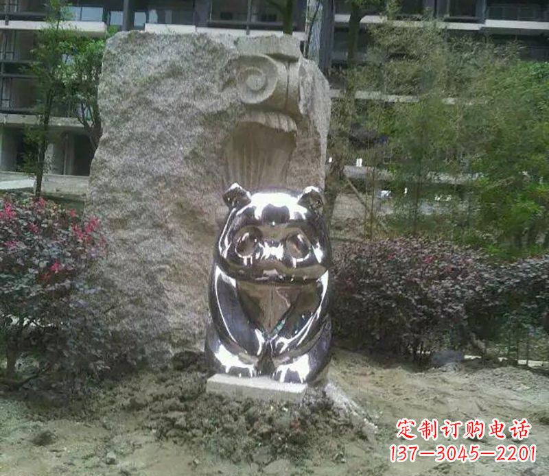 不锈钢户外熊猫雕塑
