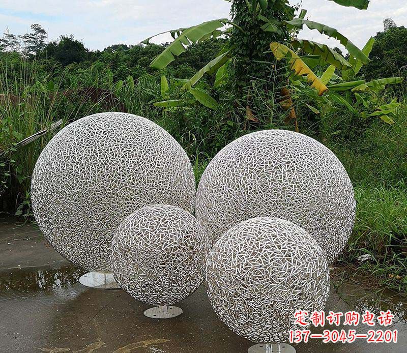不锈钢户外圆球雕塑