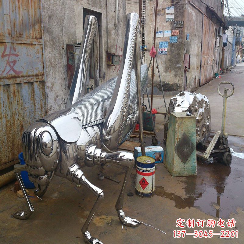 不锈钢蝗虫蚂蚱雕塑