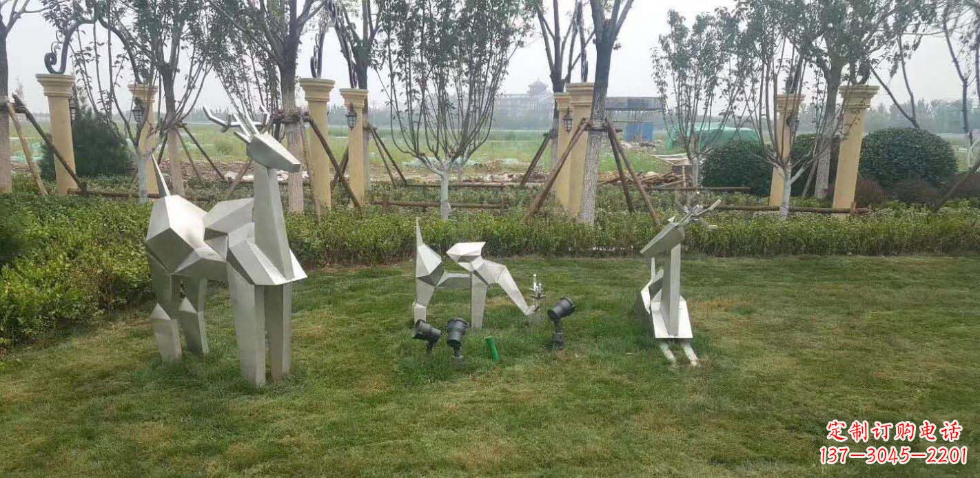 不锈钢几何抽象鹿雕塑