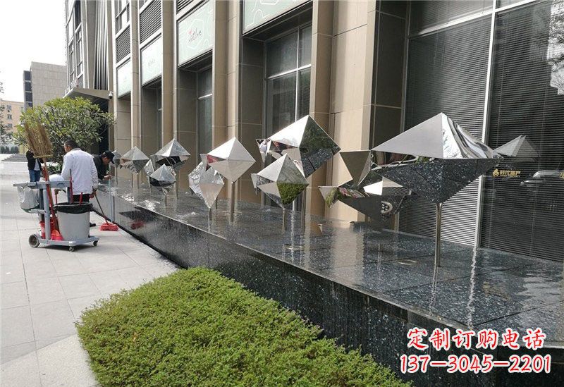 不锈钢几何抽象鱼雕塑