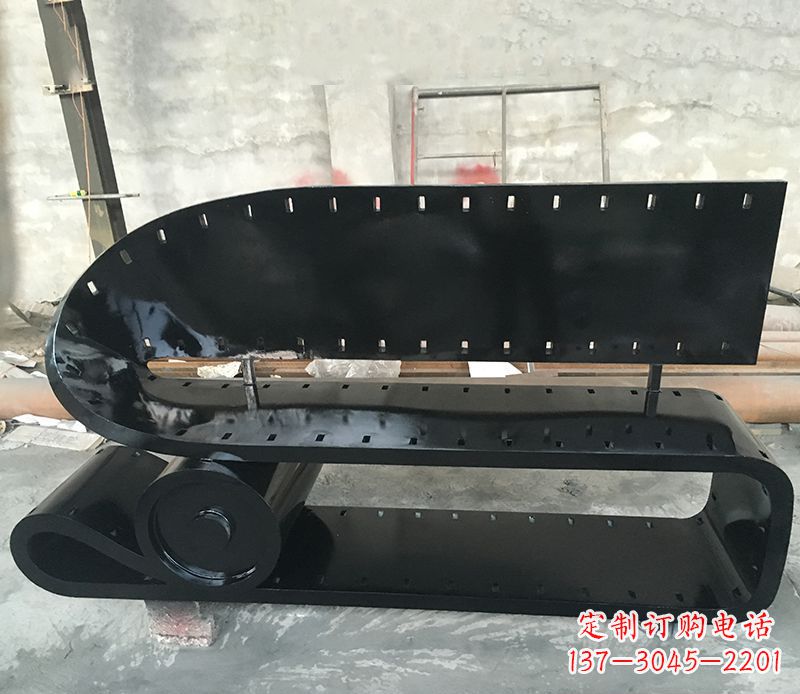 不锈钢胶卷座椅雕塑
