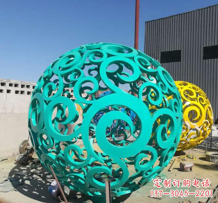 不锈钢景观镂空球雕塑