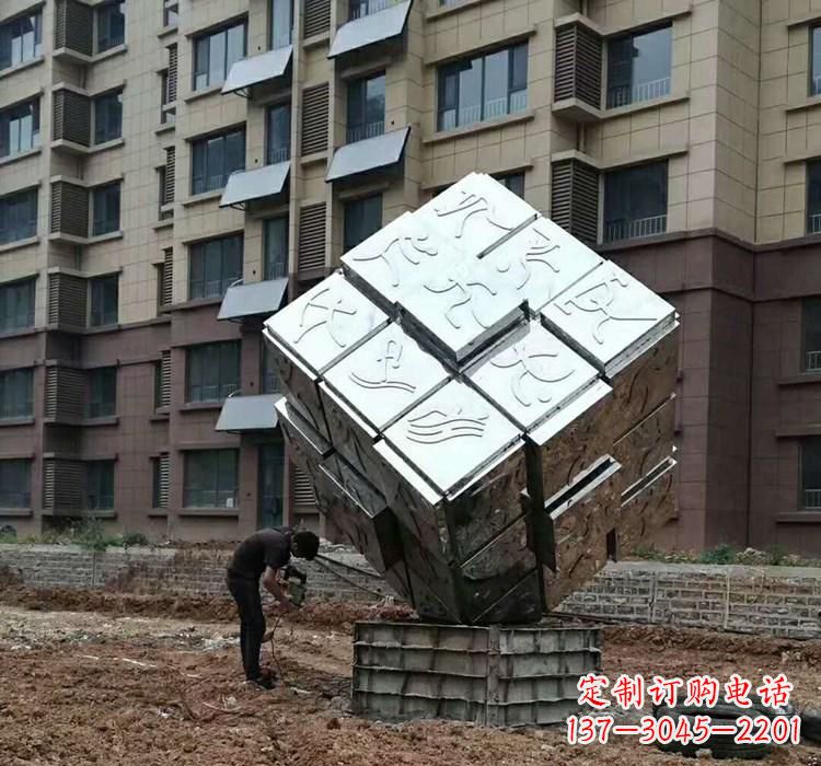 不锈钢景观魔方雕塑