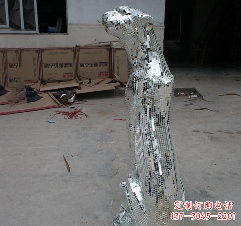 不锈钢镜面豹雕塑