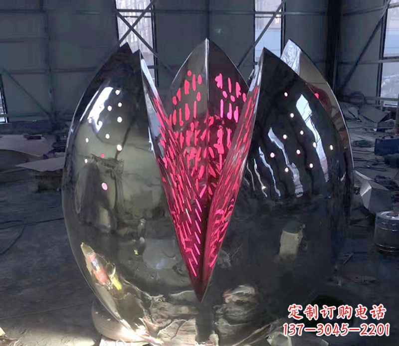 不锈钢镜面花骨朵景观雕塑