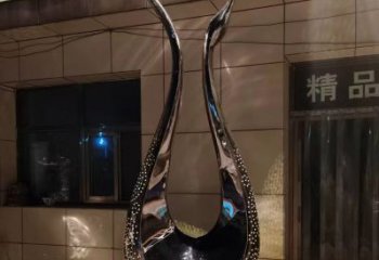 不锈钢镜面天鹅雕塑——象征着美丽与坚强