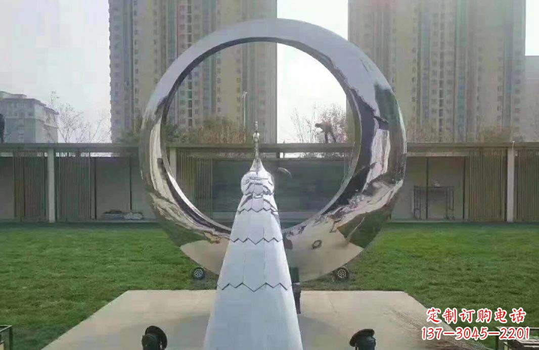 不锈钢孔雀雕塑:精美外形,精美细节 不锈钢孔雀雕塑:精美外形,精美细节