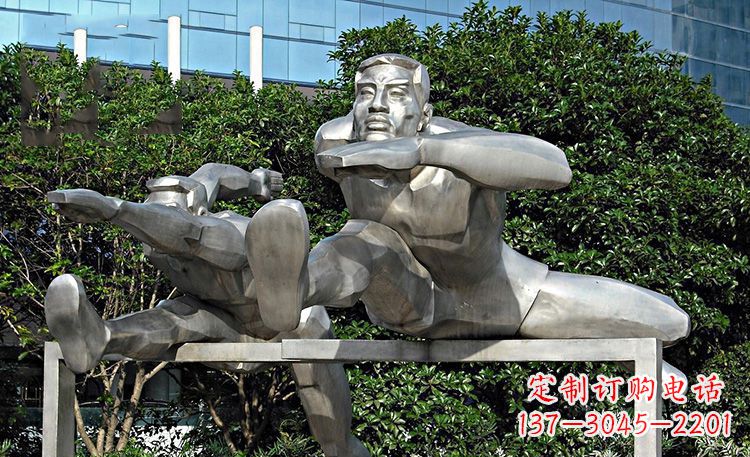 不锈钢跨栏人物雕塑