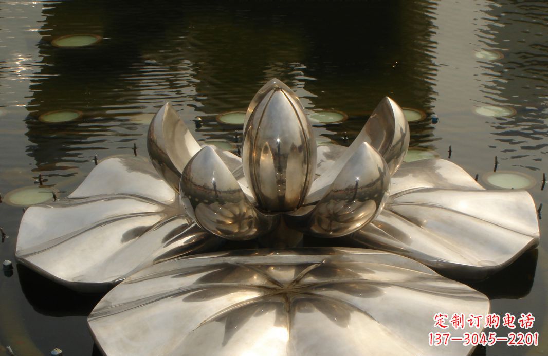 莲花雕塑 - 不锈钢/莲花/水中 莲花雕塑 - 不锈钢/莲花/水中