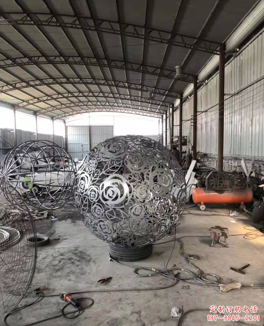 不锈钢楼控球雕塑广场公园景观雕塑