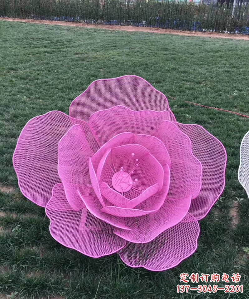 不锈钢镂空仿真花朵景观雕塑