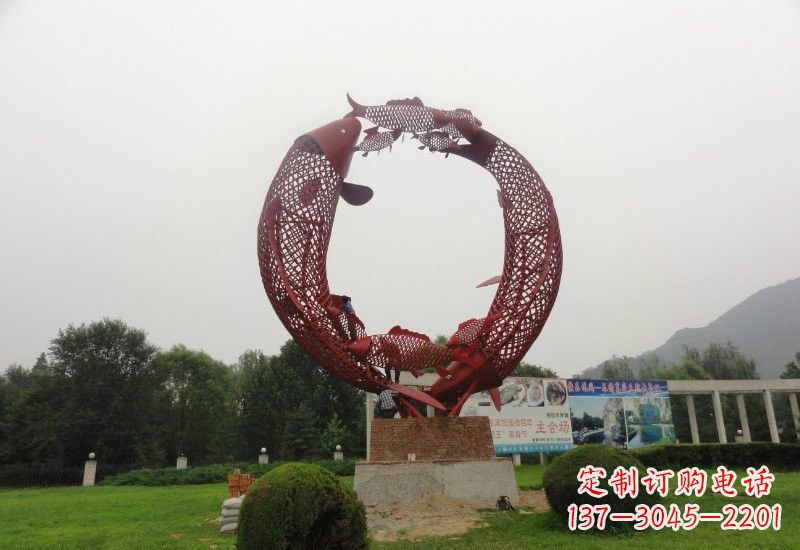 不锈钢镂空红色锦鲤雕塑