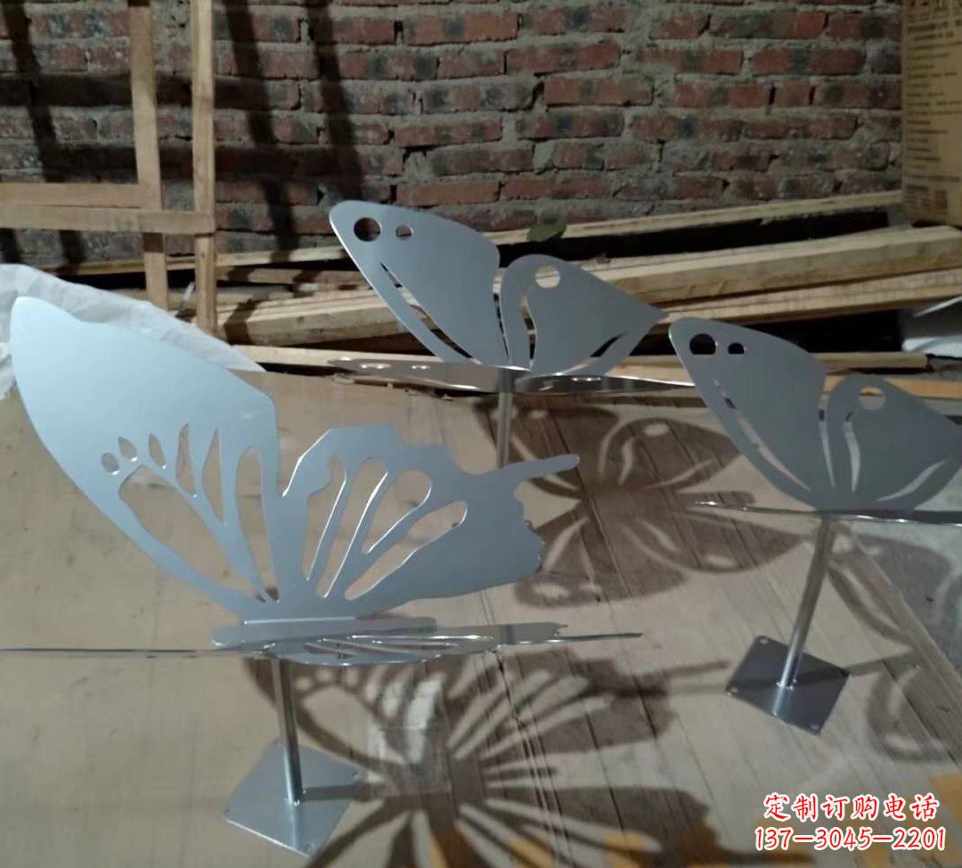 蝴蝶之舞:不锈钢镂空蝴蝶景观雕塑 蝴蝶之舞:不锈钢镂空蝴蝶景观雕塑