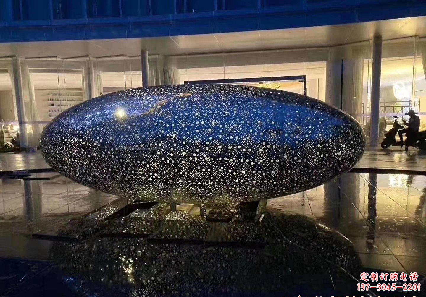 不锈钢镂空景观雕塑
