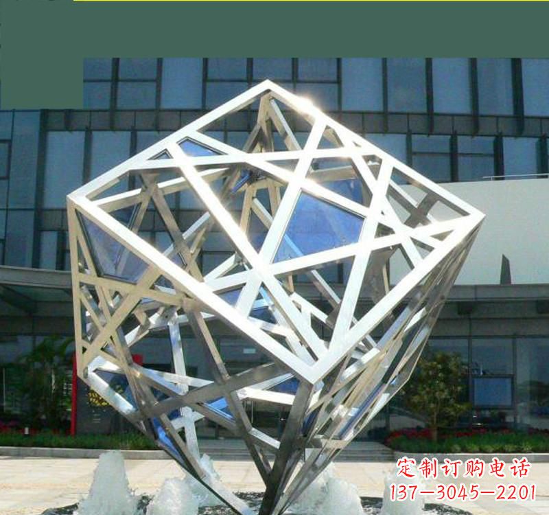 不锈钢镂空魔方雕塑