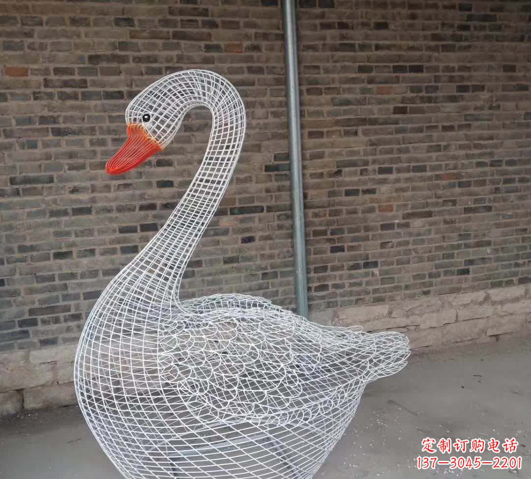 不锈钢镂空天鹅雕塑1