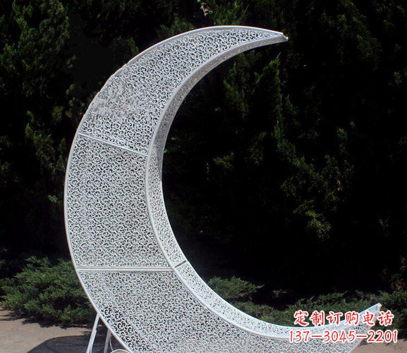 不锈钢镂空弯月亮公园景观雕塑