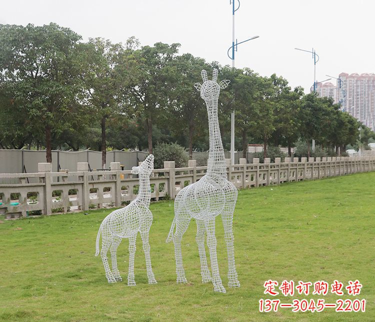 不锈钢镂空长颈鹿雕塑112