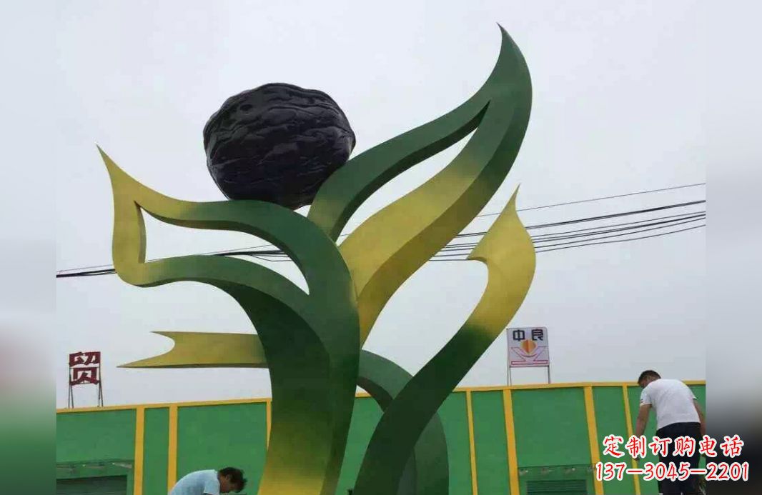 不锈钢绿叶景观雕塑