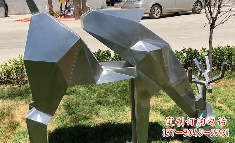 不锈钢梅花鹿吃草公园动物雕塑