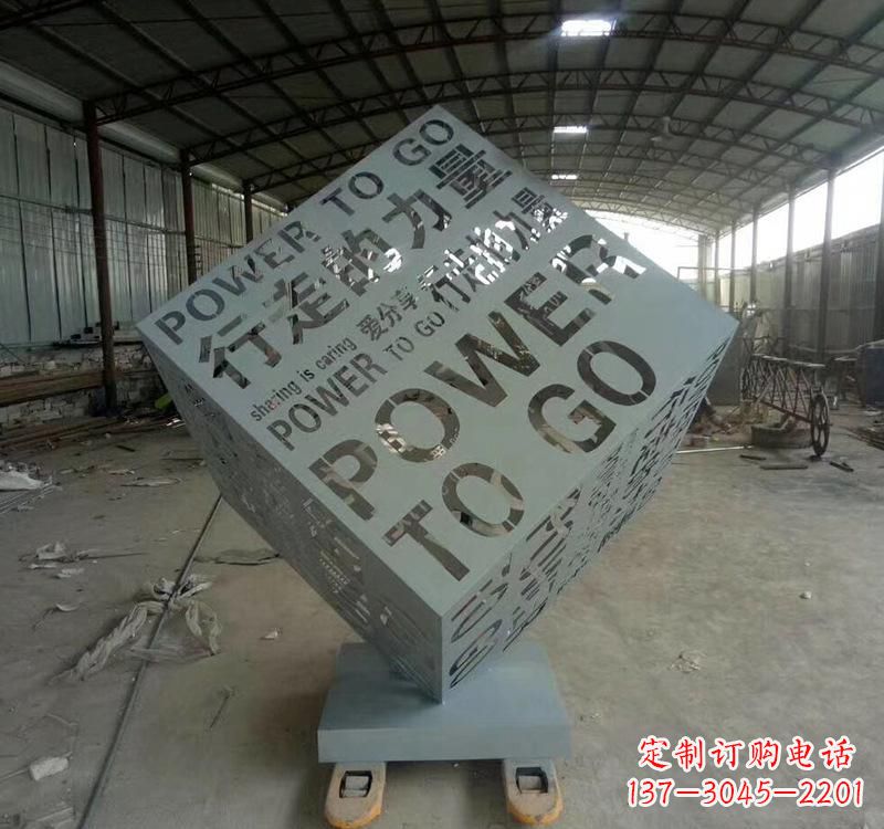 不锈钢魔方景观雕塑