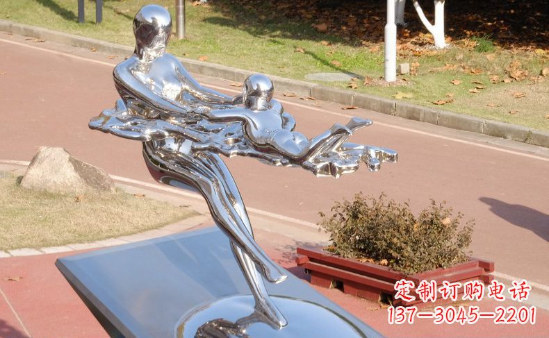不锈钢母子玩耍抽象人物雕塑