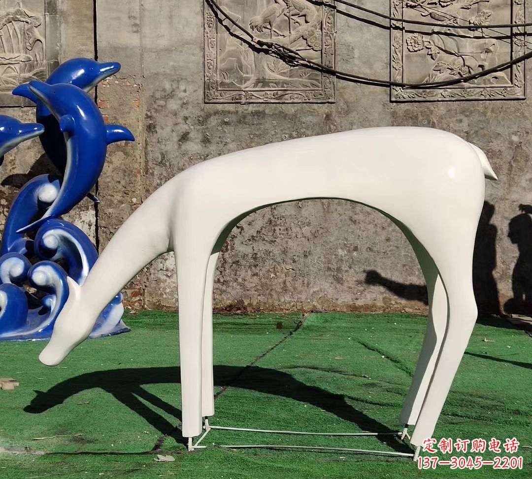 不锈钢喷漆艺术小鹿雕塑