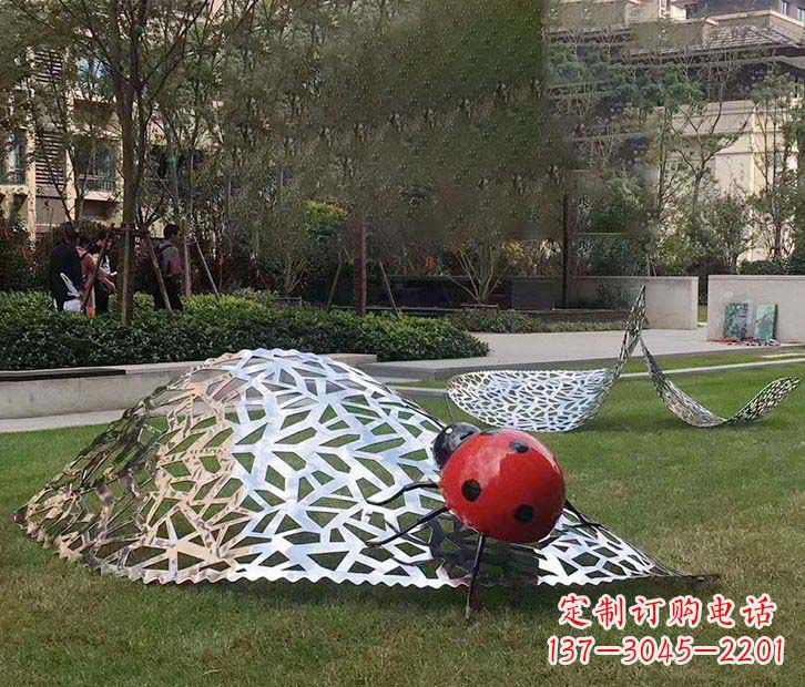 不锈钢瓢虫造型雕塑