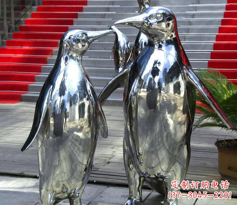 不锈钢企鹅雕塑