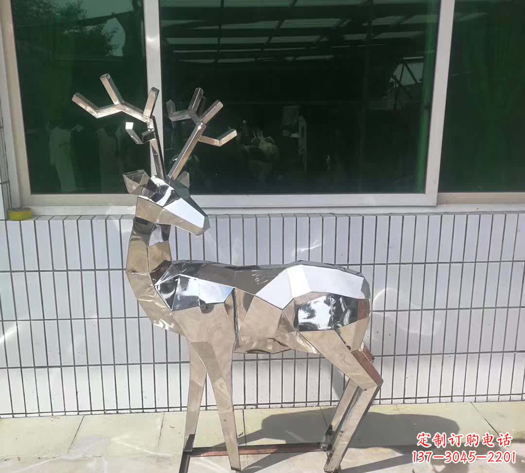 不锈钢切面几何鹿雕塑
