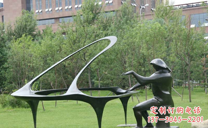 不锈钢人物弹琴雕塑